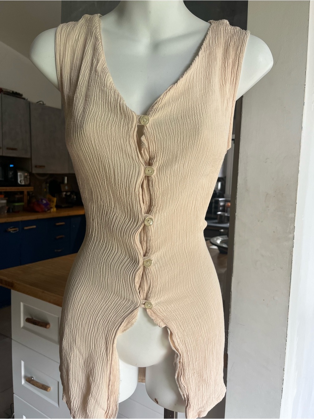 Coquine Vintage Beige Button Front Tie Back Tunic Top – S